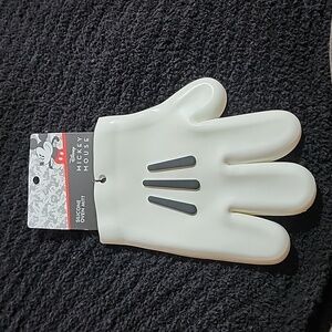 Disney Mickey Mouse silicone oven mitt